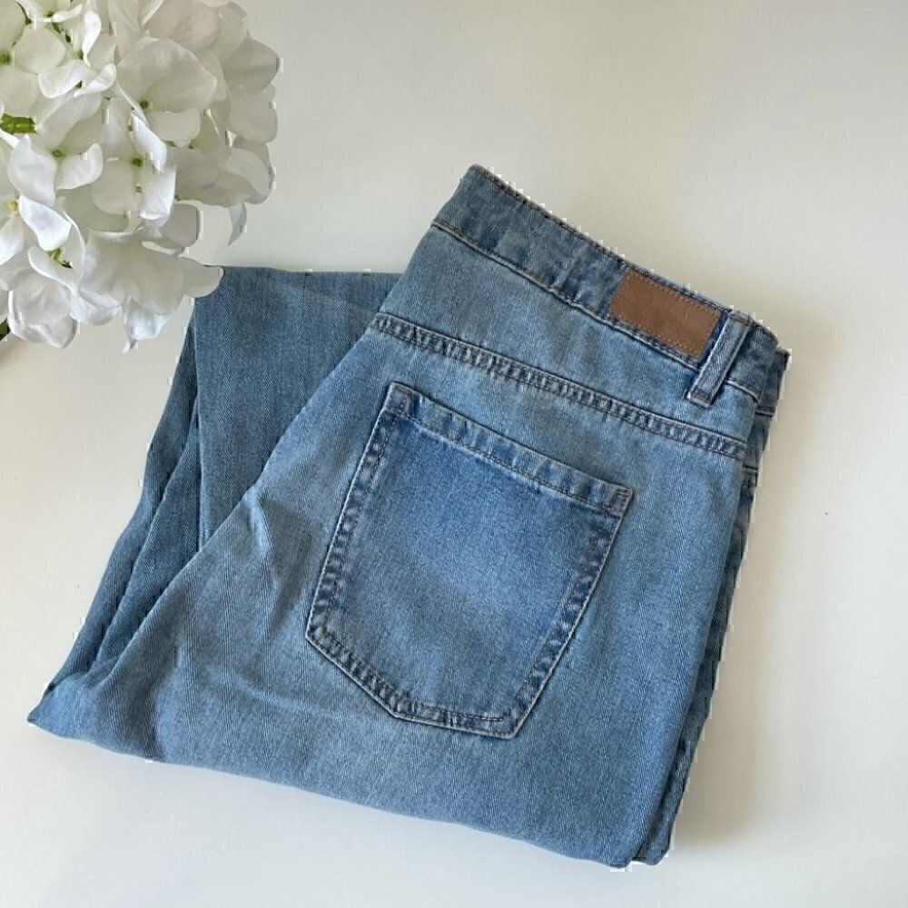 High- Rise Distressed Mom Jeans - Picture 10 of 13